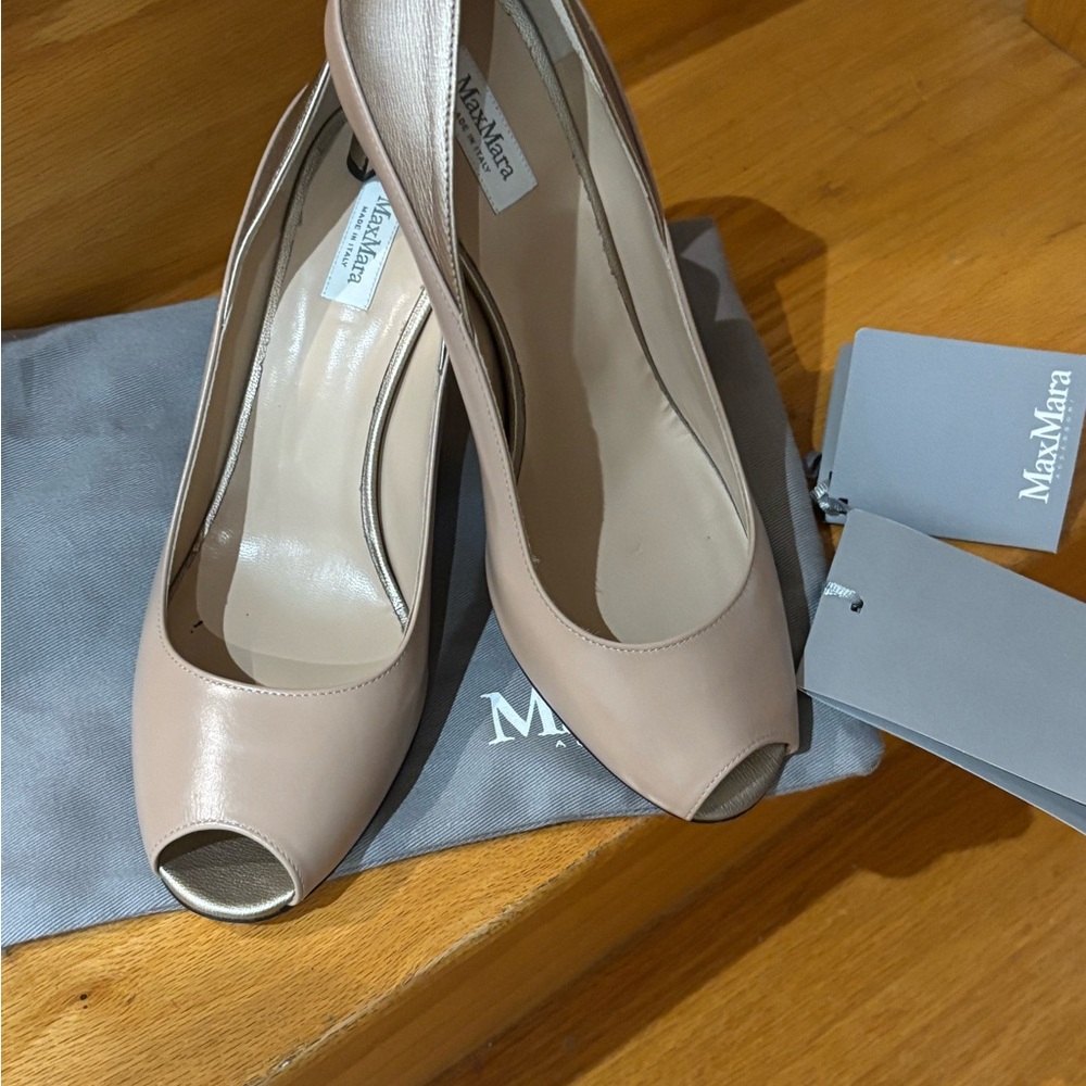MaxMara Tan Heels Classic Peep-Toe